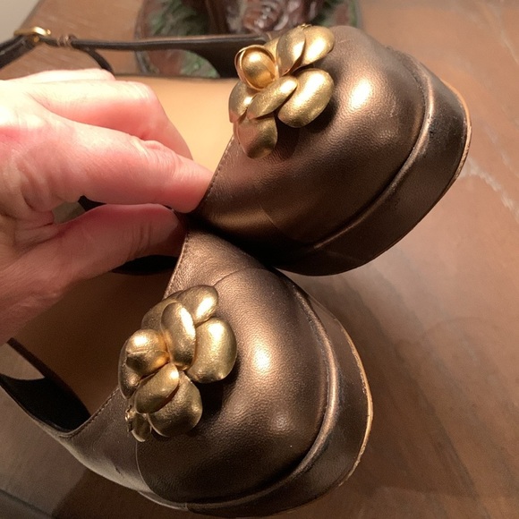 Chanel Camelia heels - Picture 4 of 17